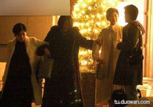 Sao Hoa và loạt ảnh “nhớ đời” trong quán bar - 10