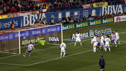 Chùm ảnh Real "sa lầy" ở Vicente Calderón - 13