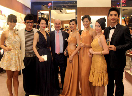 So vẻ quyến rũ của hoa hậu, mẫu Việt bên sao ngoại - 11