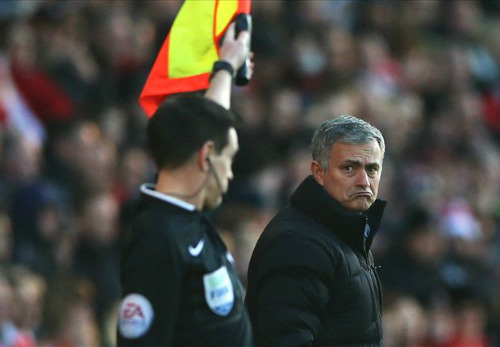 Gây hấn trọng tài, Mourinho sắp bị trừng phạt - 2