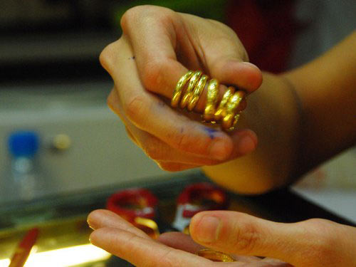 Những lưu ý khi mua nhẫn trôi nổi - 1