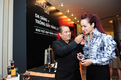 Vợ chồng Minh Khang - Thúy Hạnh đi “sạc pin” cho da - 4