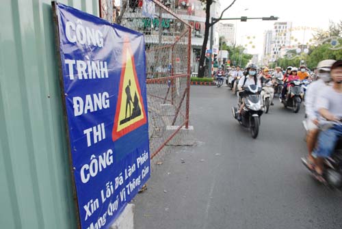 Xuất hiện lời xin lỗi trên “lô cốt” giữa Sài Gòn - 2