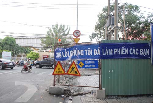 Xuất hiện lời xin lỗi trên “lô cốt” giữa Sài Gòn - 3