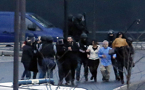 Bắt cóc ở Pháp: Cả 3 tay súng đã bị tiêu diệt, 4 con tin thiệt mạng - 1