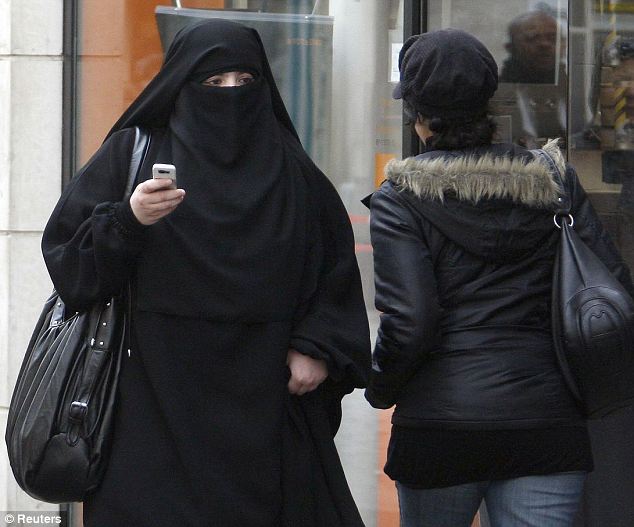 Vì sao khủng bố Hồi giáo cực đoan liên tục nhắm vào Pháp? - 3