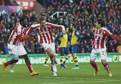 Arsenal - Stoke: Chờ hiệu ứng Ozil - 2