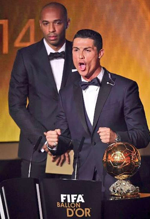 Henry buồn thiu nhìn Ronaldo nhận giải QBV - 1