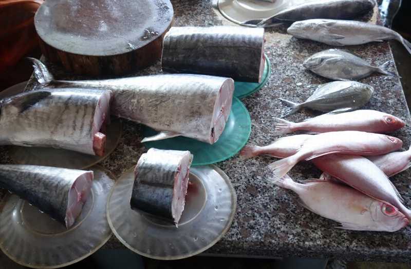 Những loại hải sản luôn tươi ngon được bày bán nhiều nhưng điều đặc biệt là không ô nhiễm bởi mùi hôi tanh tại các chợ.