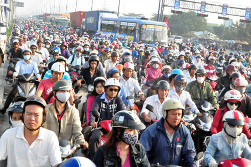 Tài xế buồn ngủ, container “đại náo” xa lộ Hà Nội - 4