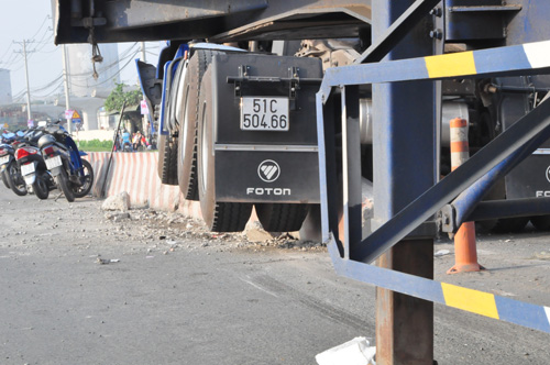 Tài xế buồn ngủ, container “đại náo” xa lộ Hà Nội - 3