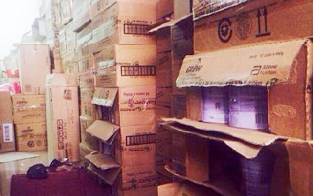 Phát hiện hàng nghìn chai sữa &#34;không được bán ở Việt Nam&#34; - 1