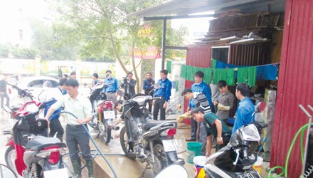 “Đội rửa xe thanh niên” tại thành phố Bắc Giang.