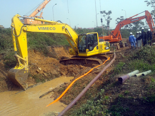 Hà Nội: Lại vỡ đường ống, 70.000 hộ dân mất nước - 1