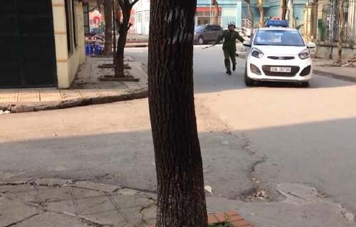 Đình chỉ công tác lái xe taxi “phớt lờ” cảnh sát - 3