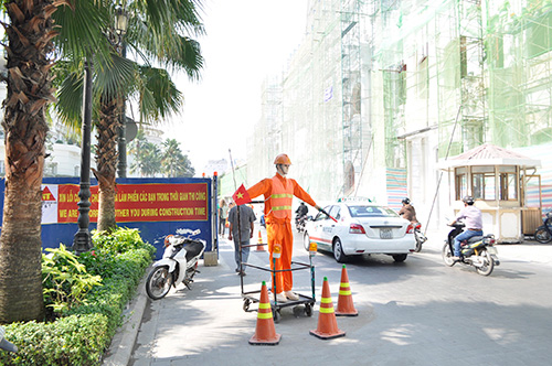 Xem robot điều khiển giao thông giữa Sài Gòn - 4