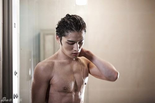 Tài tử Jae Joong khoe thân hình cực chuẩn trong “Spy” - 1