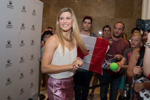 Federer đầy lịch lãm, Bouchard khoe dáng ngọc - 4