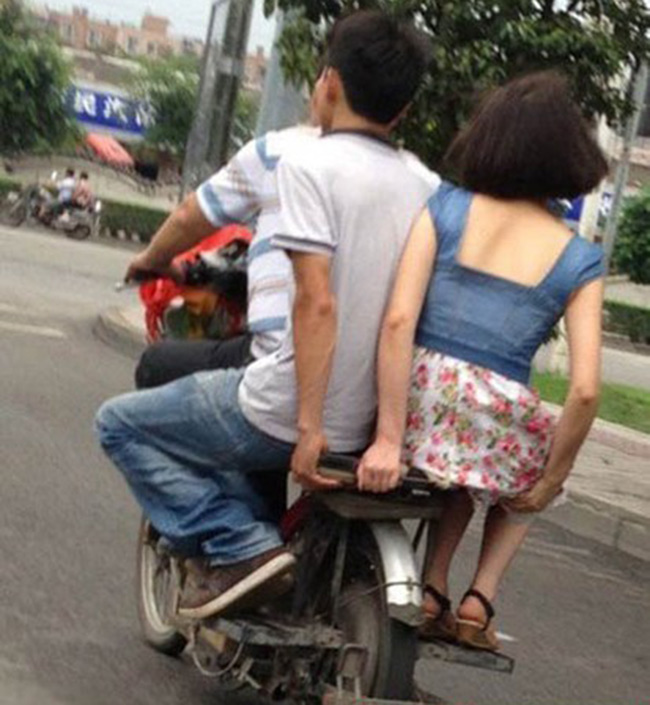 Cười sặc sụa với hành động khó đỡ của các bạn trẻ - 3