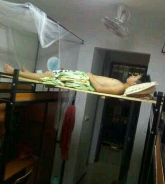 Cười sặc sụa với hành động khó đỡ của các bạn trẻ - 9