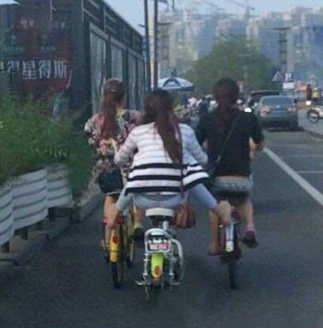 Cười sặc sụa với hành động khó đỡ của các bạn trẻ - 10