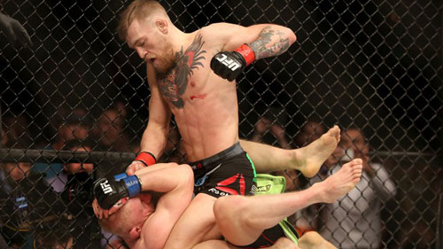 UFC: Thắng KO, võ sỹ vượt rào gây hấn kình địch - 1