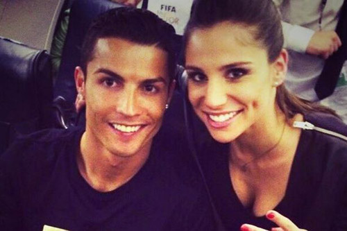 Quên tình cũ, Ronaldo vui vẻ bên bồ mới - 1