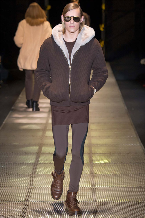 Các “nam thần” quyến rũ trong trang phục của Versace - 4