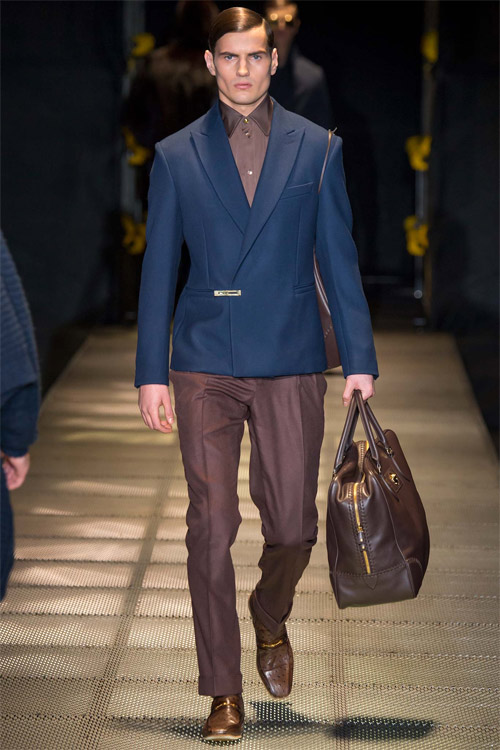 Các “nam thần” quyến rũ trong trang phục của Versace - 9