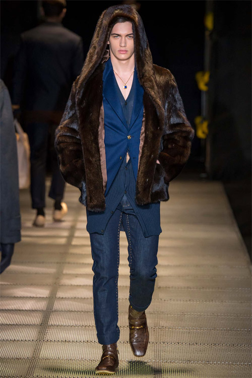 Các “nam thần” quyến rũ trong trang phục của Versace - 7