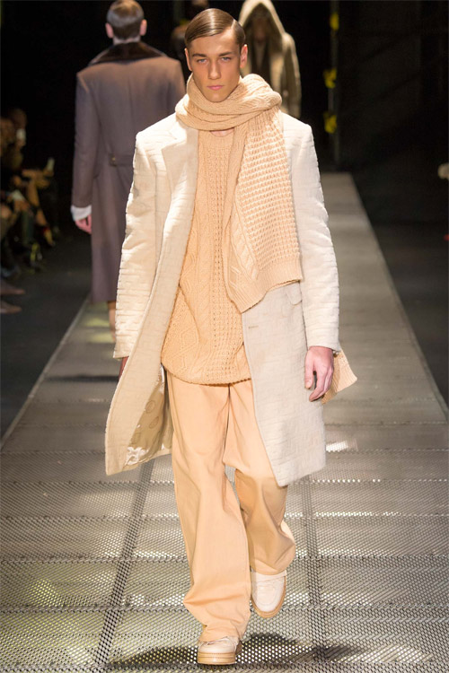 Các “nam thần” quyến rũ trong trang phục của Versace - 10