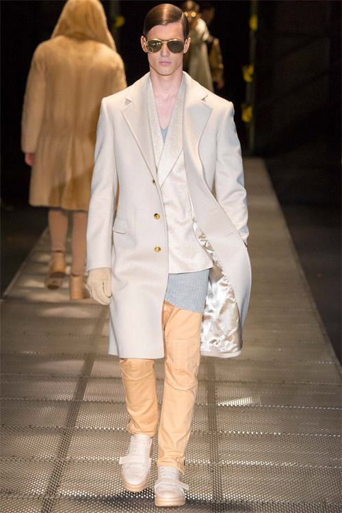 Các “nam thần” quyến rũ trong trang phục của Versace - 12