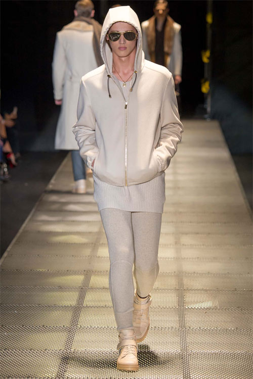 Các “nam thần” quyến rũ trong trang phục của Versace - 18