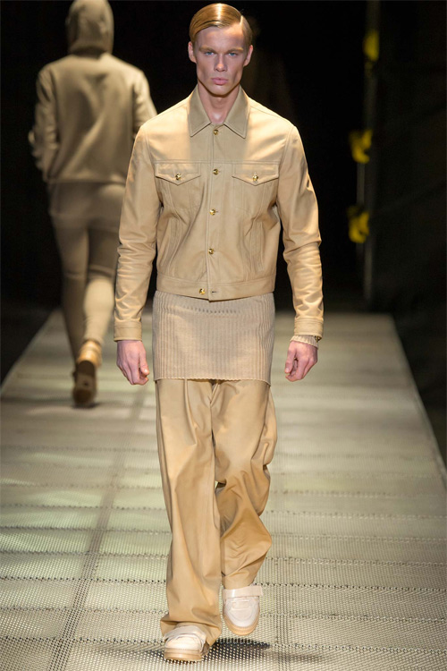 Các “nam thần” quyến rũ trong trang phục của Versace - 20