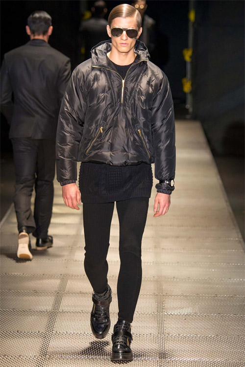 Các “nam thần” quyến rũ trong trang phục của Versace - 11