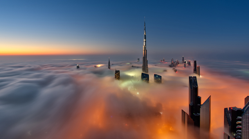 Để ghi lại vẻ đẹp lộng lẫy của Dubai trong sương sớm vào lúc bình minh, nhiếp ảnh gia Daniel Cheong đã "mục kích" tại 3 điểm ngắm lý tưởng bao gồm tầng 99 của tòa tháp cao nhất thế giới, Burj Khalifa; tầng 80 của tháp Index và tầng 73 của tháp Cayan Tower. Trong suốt 6 năm, nhiếp ảnh gia này đã chụp được tất cả 300 bức ảnh.