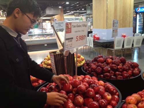 Hà Nội: Táo Mỹ vẫn được bày bán tại nhiều siêu thị - 1