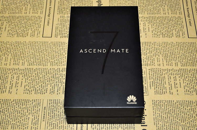 Huawei Ascend Mate7 sẽ 'lên kệ' trong tháng 2 năm nay với giá 11 triệu đồng. Hộp máy vuông vức với tông màu đen.
