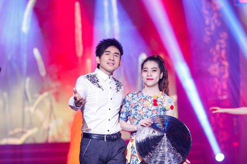 /Uploaded/phamhuuthanh/2015_01_24/UFTI1422069460-ca-si-dan-truong---tinh-bolero--5-.jpg Đan Trường, Cẩm Ly hội ngộ trên sân khấu nhạc “sến“ - 3