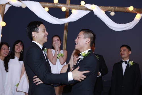 Đám cưới đồng tính lãng mạn của NTK Adrian Anh Tuấn - 1