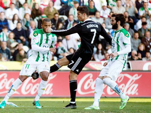 Tiêu điểm vòng 20 Liga: “Cơn điên” của Ronaldo - 1