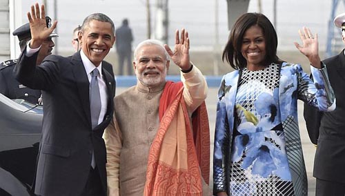 Ấn Độ dự định tặng bà Obama 100 bộ sari dệt từ vàng - 1