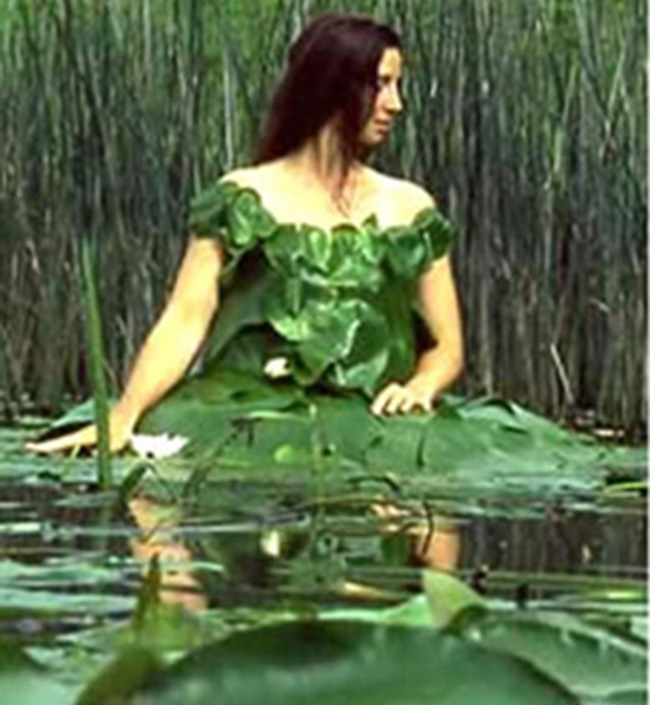 Phì cười với những bộ trang phục “lá cây“ - 1