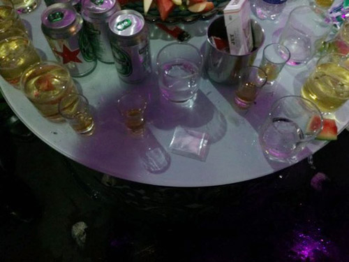 TP HCM: Công an kiểm tra vũ trường, hơn 200 người bỏ chạy - 2