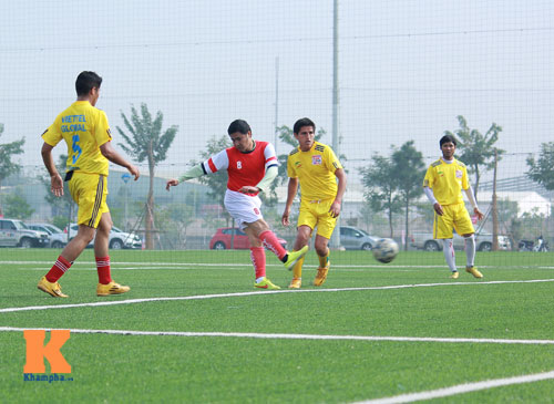 Xem danh thủ Hồng Sơn tả xung hữu đột trên sân cỏ - 4