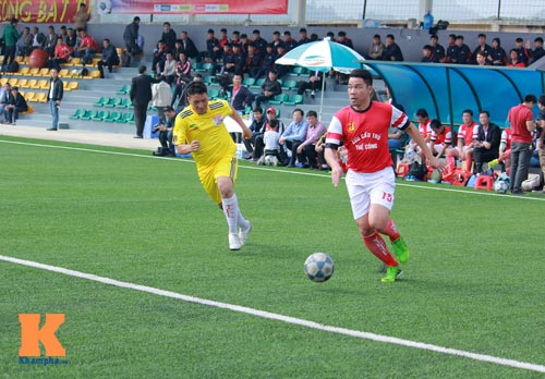 Xem danh thủ Hồng Sơn tả xung hữu đột trên sân cỏ - 7
