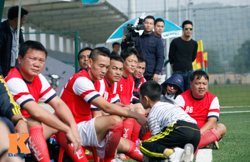 Xem danh thủ Hồng Sơn tả xung hữu đột trên sân cỏ - 10