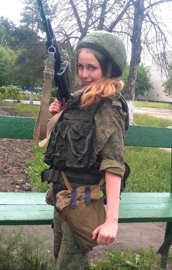 Nữ lính nhảy dù Nga xinh đẹp như búp bê - 1
