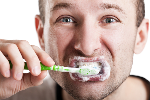 Những thành phần đáng sợ trong kem đánh răng - 1
