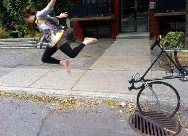 Cười đau bụng  với những pha ngã xe hài hước - 4